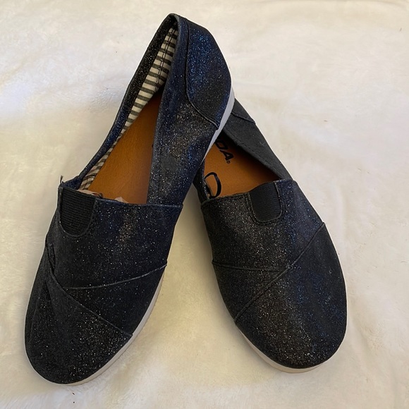 Soda barely worn light weight slip-ons size 6.5/7.0. - Picture 1 of 4